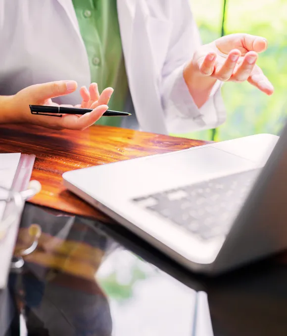 Sesiones terapéuticas en línea desde casa mediante videollamadas, ofreciendo Constelaciones Familiares y consultas en Psicología. Plataformas como Zoom, Whatsapp o Google Meet.